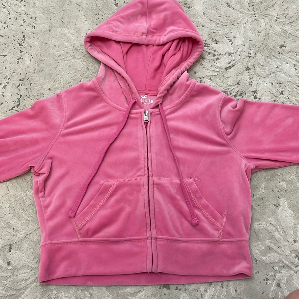 Cropped pink fuzzy zip up!